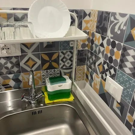 Independent Int-d With Bathroom And Break Corner