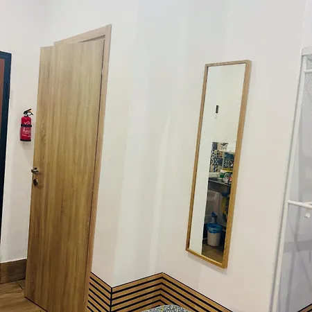 Independent Int-d With Bathroom And Break Corner Rome
